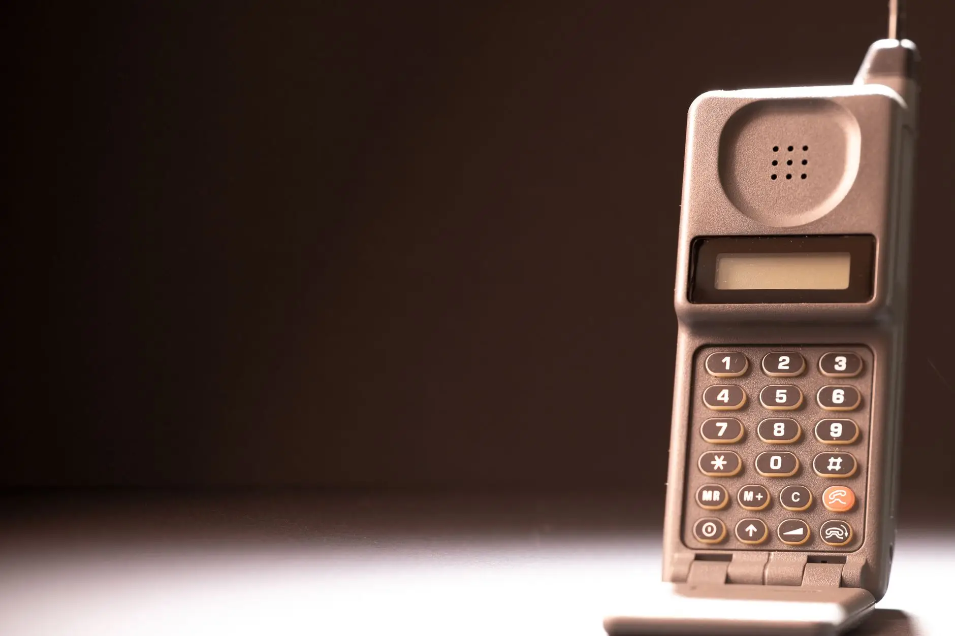 Capa do artigo: Celulares e Smartphones: Da Pré-História ao Bolso Conectado de 2025
