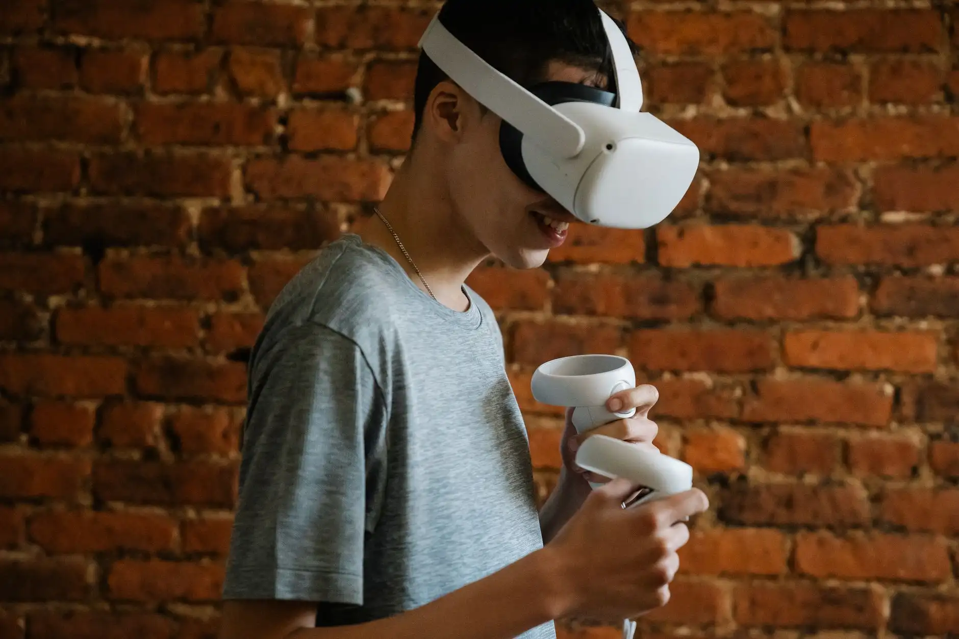 Capa do artigo: Comparativo Tech 2025: Onde investir no futuro?