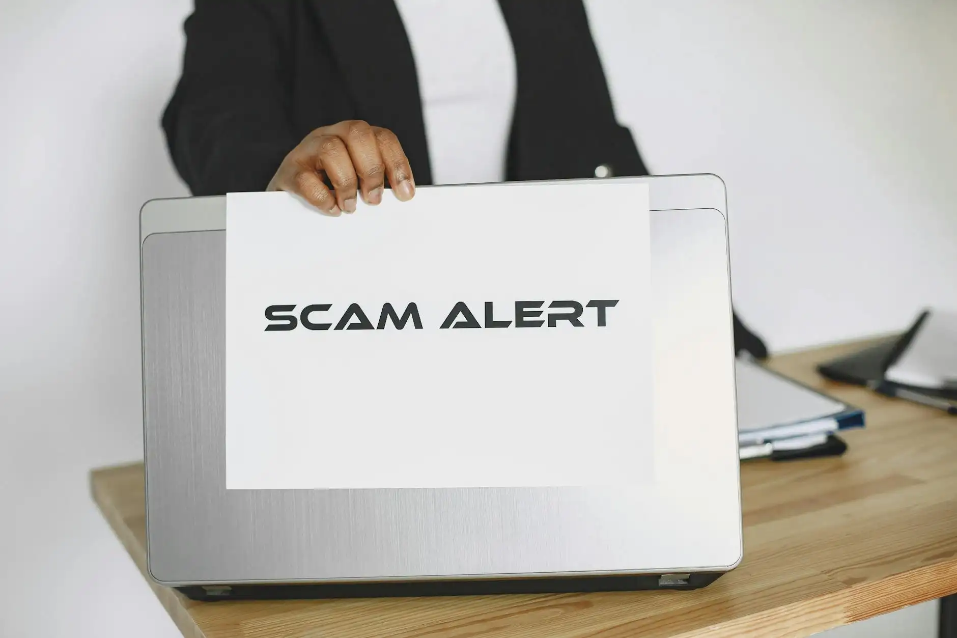 Capa do artigo: O Que É Phishing? Exemplos Reais e Como Se Proteger