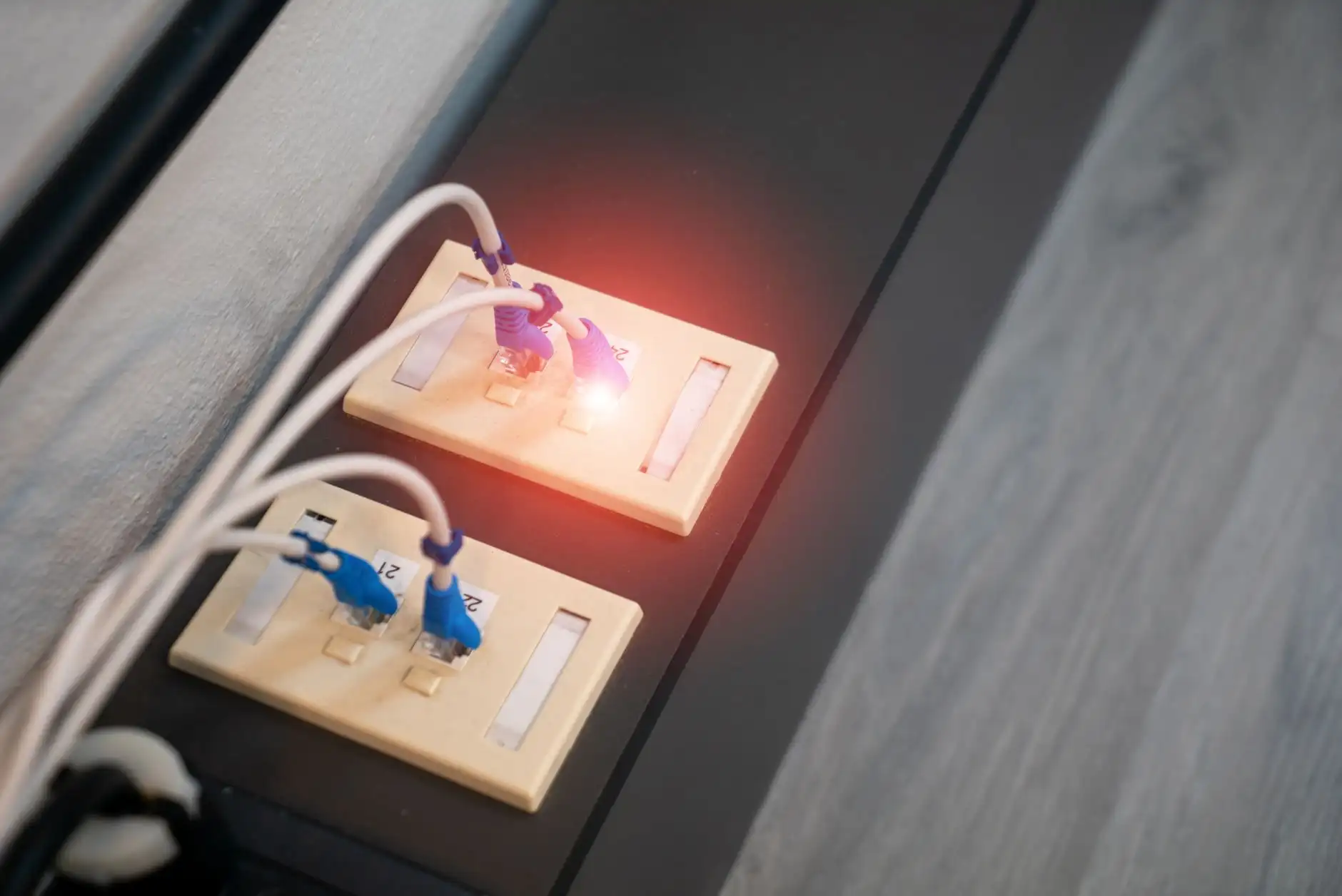 Capa do artigo: Extensor Wi-Fi vs Mesh vs Powerline: Qual Solução para Sua Casa?
