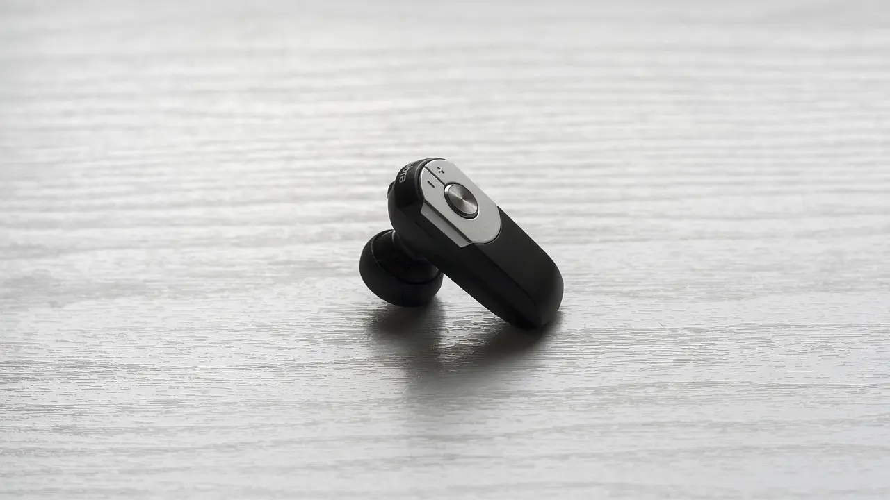 Ilustração principal do artigo: Fones Bluetooth Premium 2025: O Confronto Final do Áudio