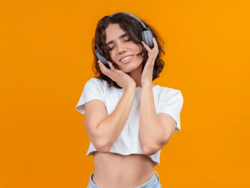 Ilustração principal do artigo: Fones de Ouvido Sem Fio e com Fio: Qual é o Melhor?