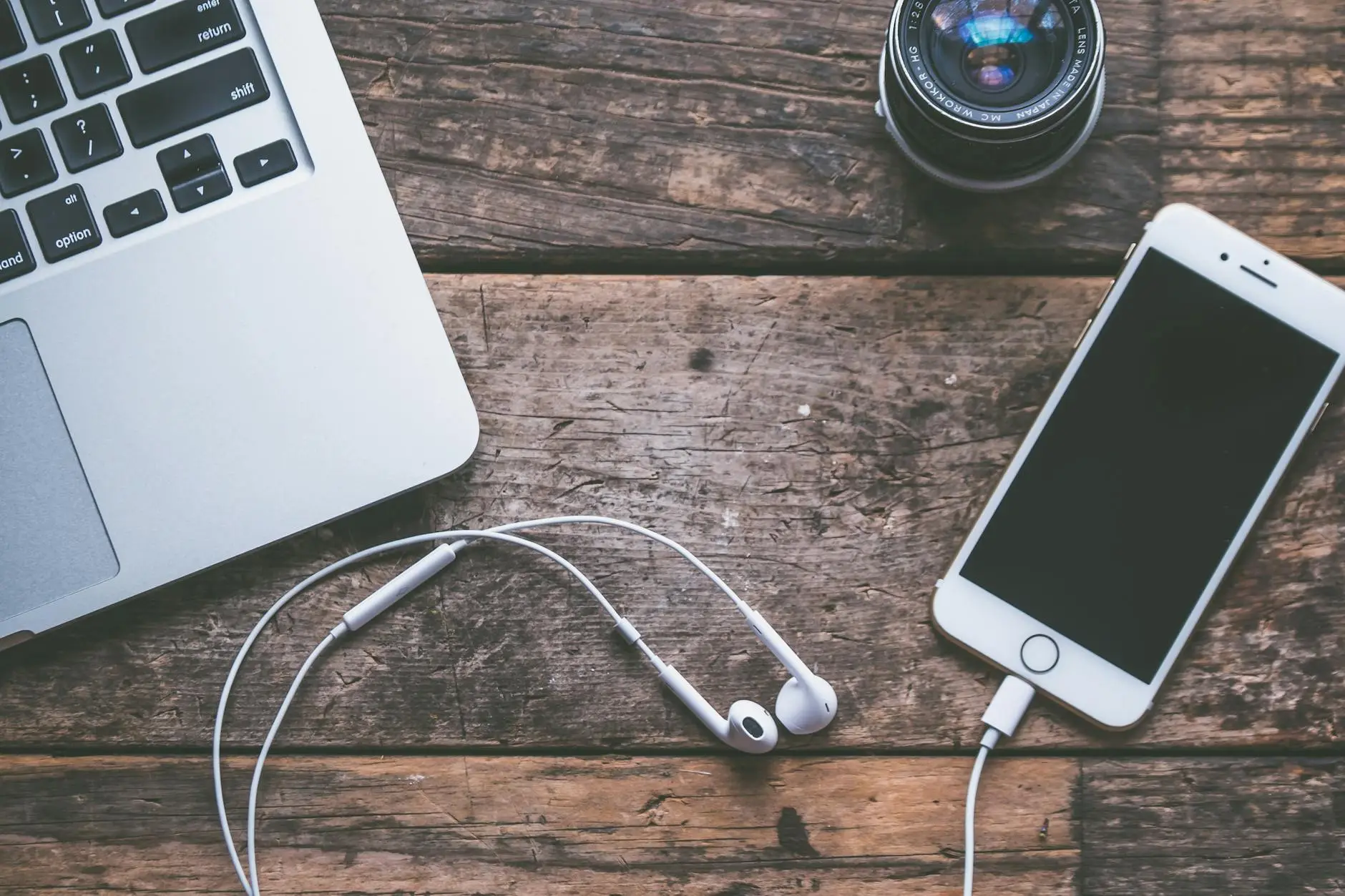 Gadgets Essenciais para Sua Viagem a Shows - Fone de Ouvido