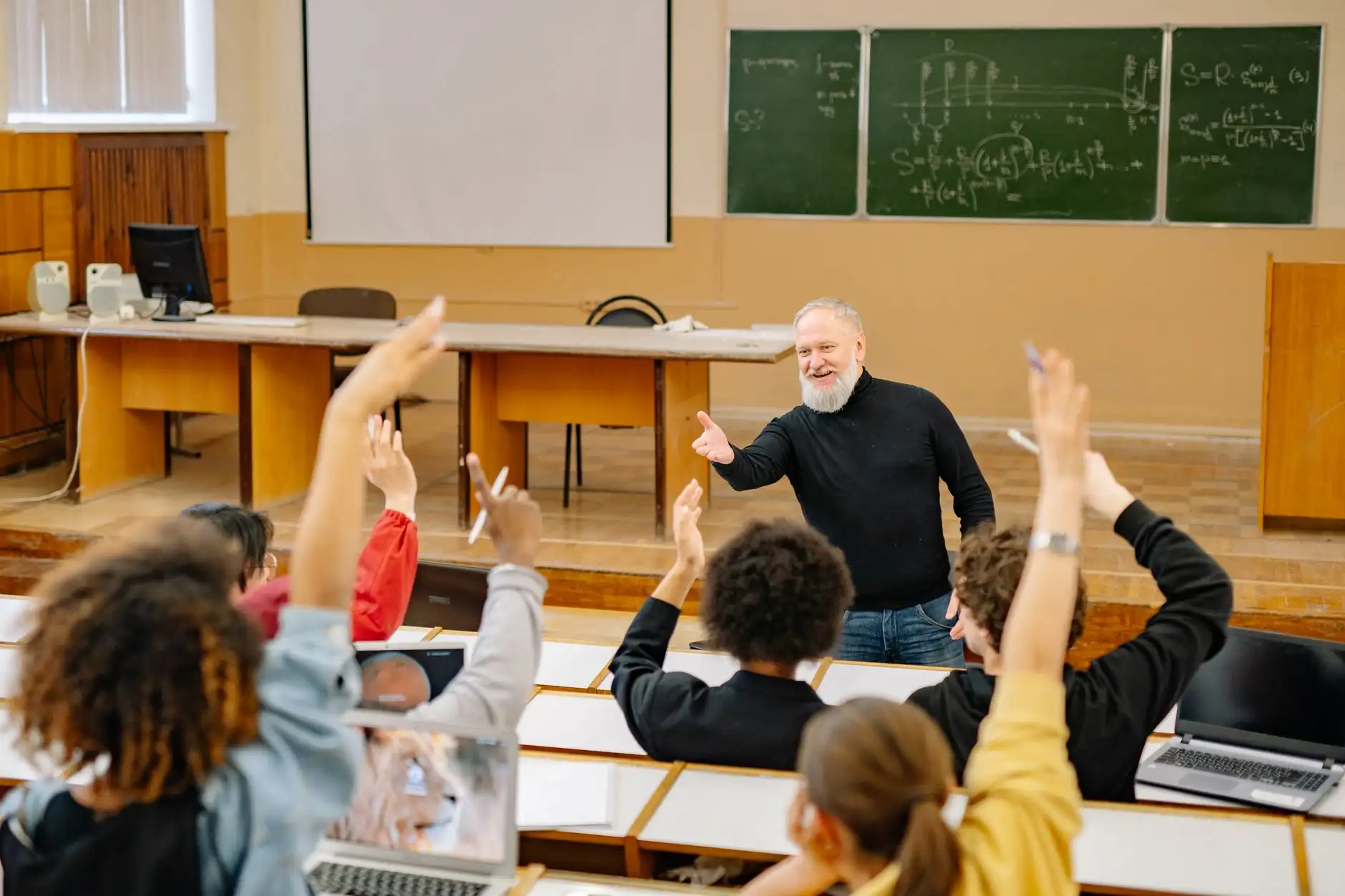 Capa do artigo: IA na Educação: Personalização e o Futuro da Sala de Aula (2025)