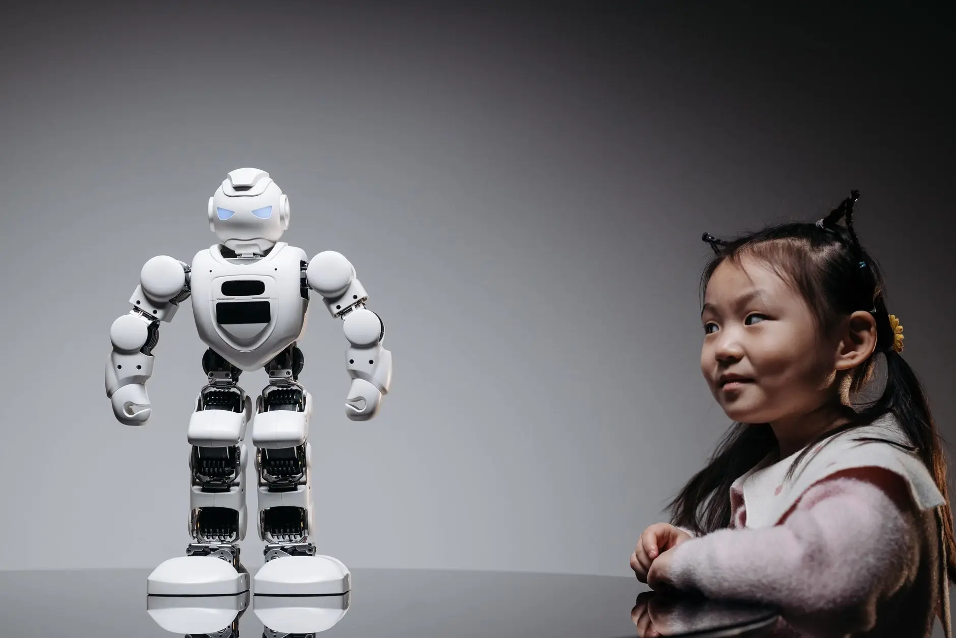 Robôs de Companhia Emocionais com Personalidade Adaptativa