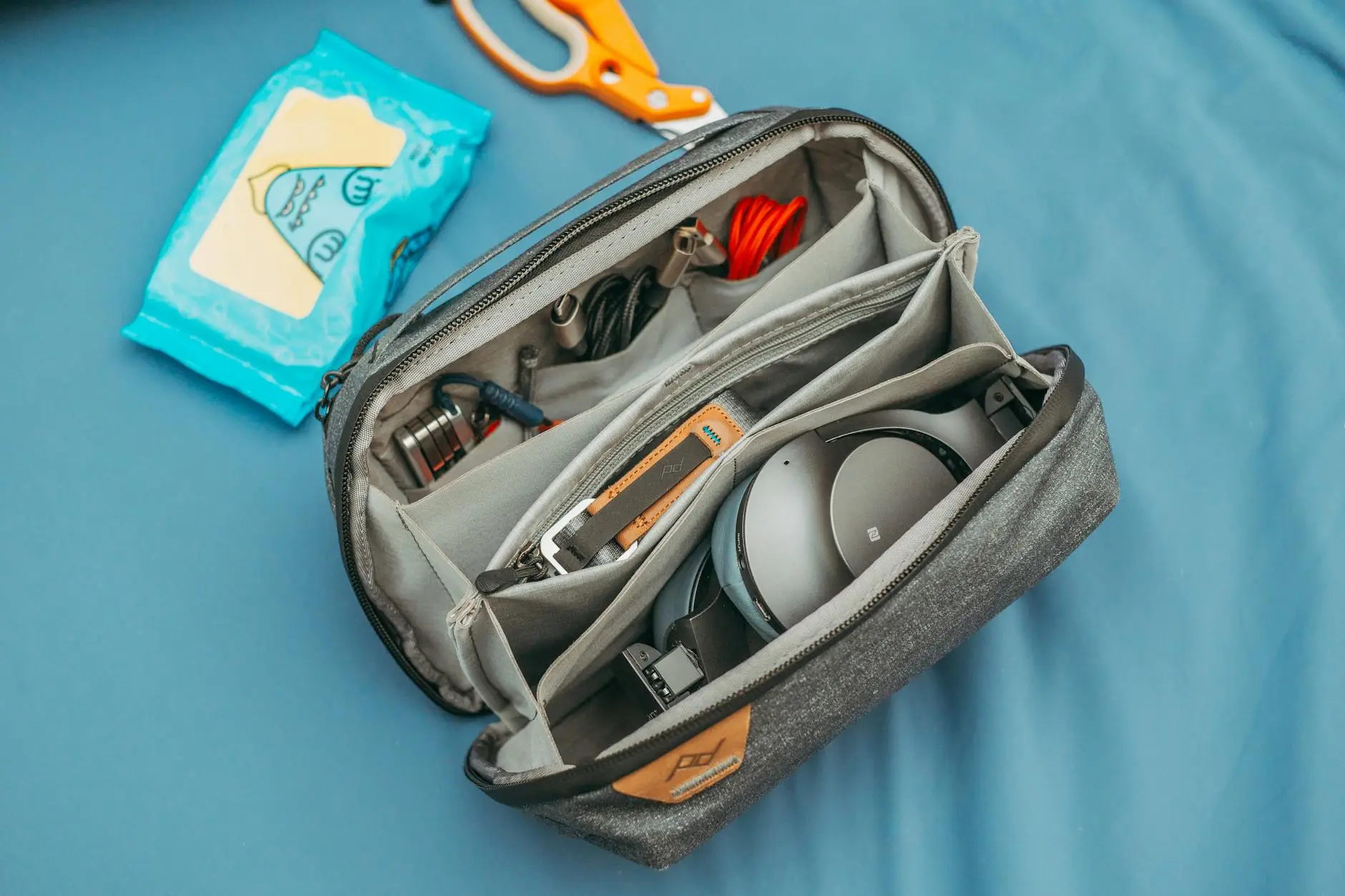 kit de viagem com eletrônicos
