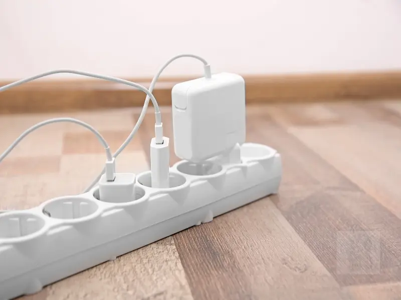 Ilustração principal do artigo: O Que é Filtro de Linha: A Proteção Essencial para Seus Equipamentos Elétricos!