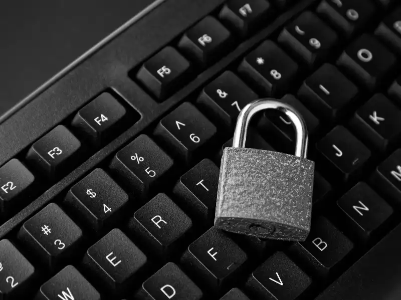 Capa do artigo: Por que Senhas de Computadores São Complexas? Segurança e Proteção