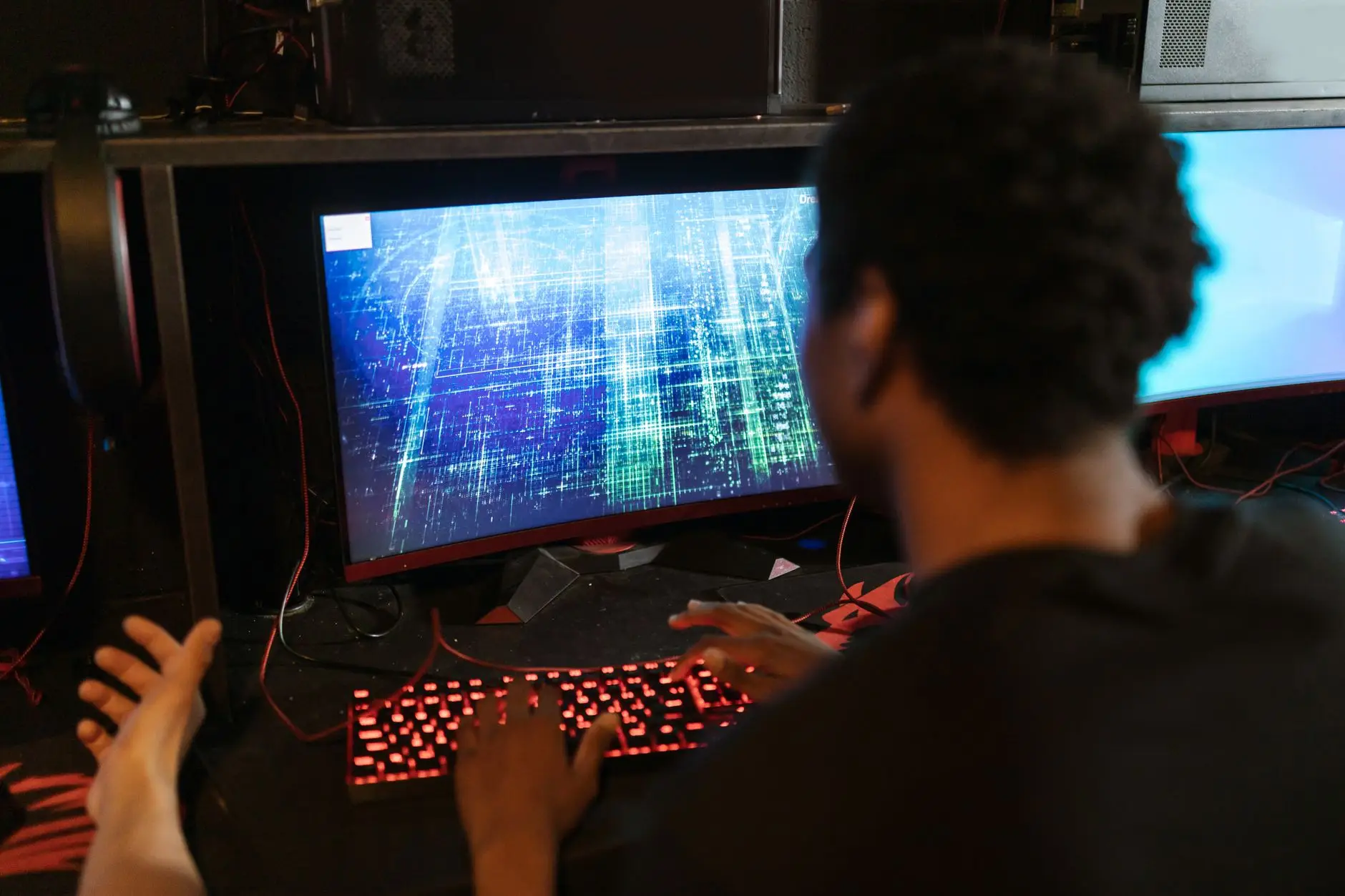 Conectividade e tecnologias de sincronia: portas, G-SYNC e FreeSync