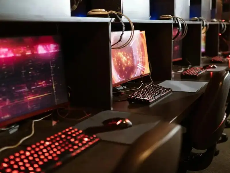 Capa do artigo: Entenda Qual a Diferença de um Monitor Gamer Para um Normal