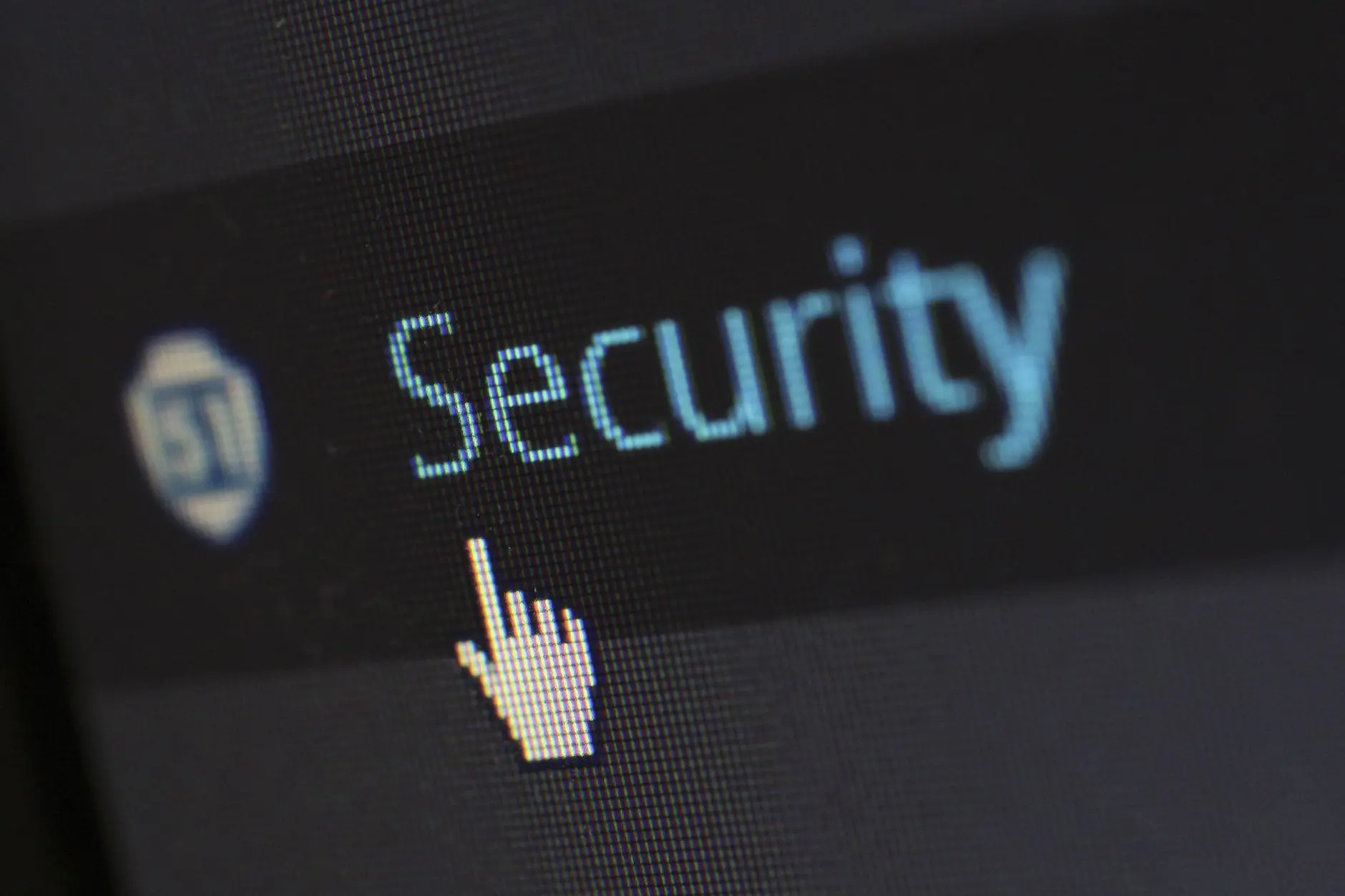 Ilustração principal do artigo: TPM e Secure Boot no Windows 11: O Que São e Como Ativar