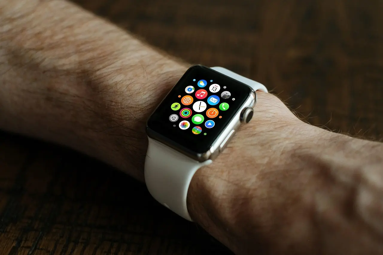Ilustração principal do artigo: Wearables 2025: A Evolução no Seu Pulso e Além!